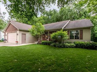 544 Windy Wood Ln, Wrightstown, WI 54180