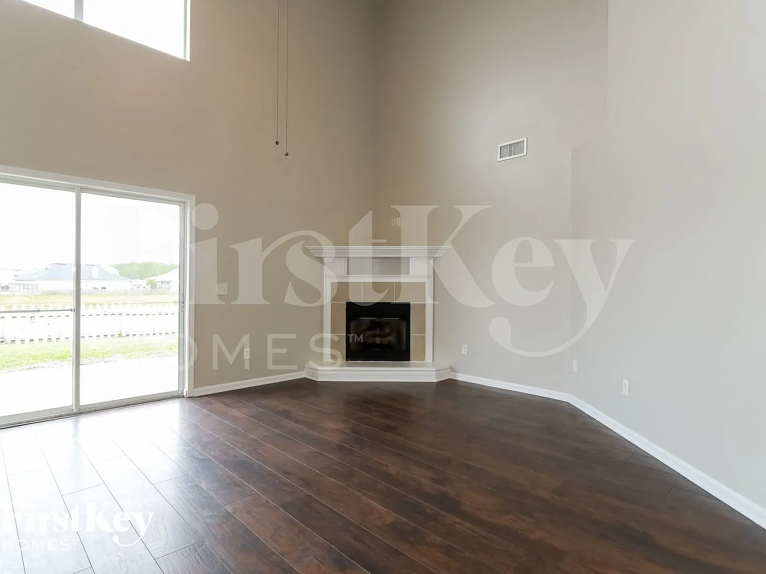 5 bed, 2.5 bath, 2449 sqft, $2,600 — Photo 3