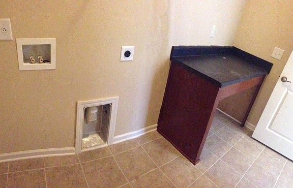 Laundry w Folding Table