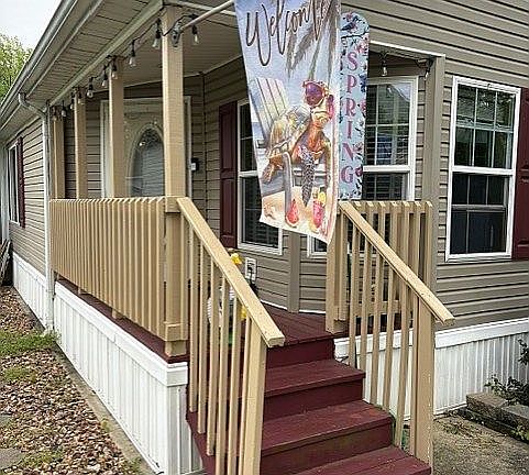 2nd image of 5 Sterling Ct