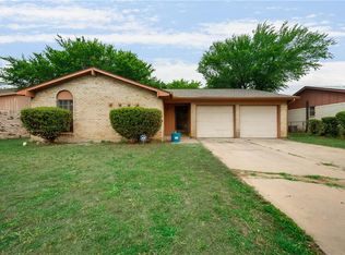 6912 Alma St, Forest Hill, TX 76140