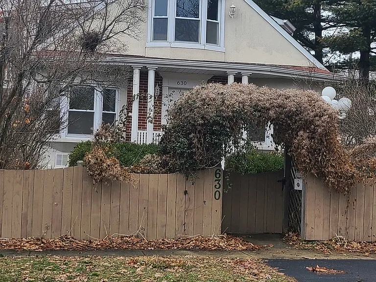 630 Whitney Ave — Photo 1