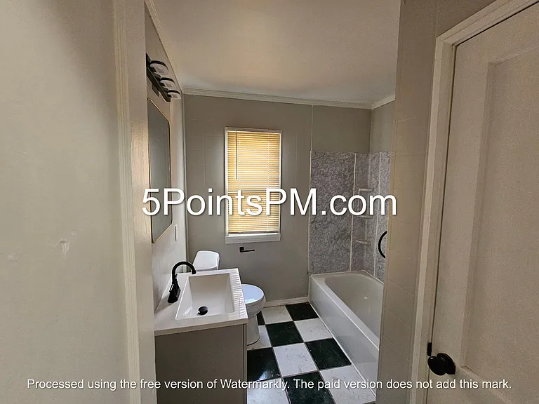 4332 E 143rd St — Photo 9