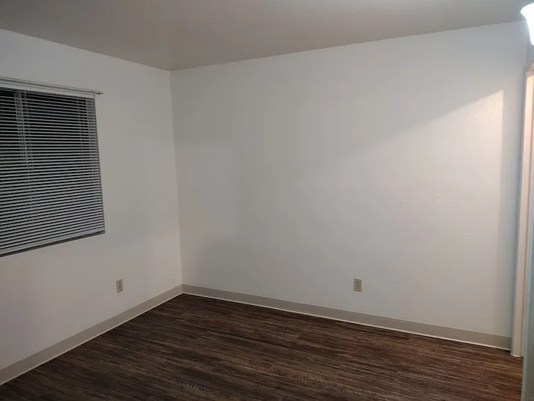 3520 E 2nd St #10 — Photo 15
