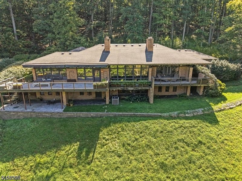 1st image of 12 Thackery Ln