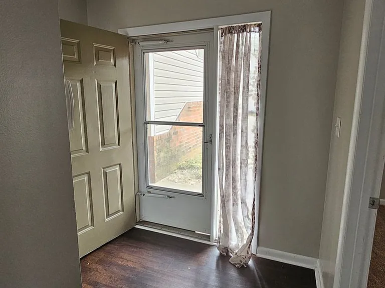 698 Bartons Landing Pl #3 — Photo 3