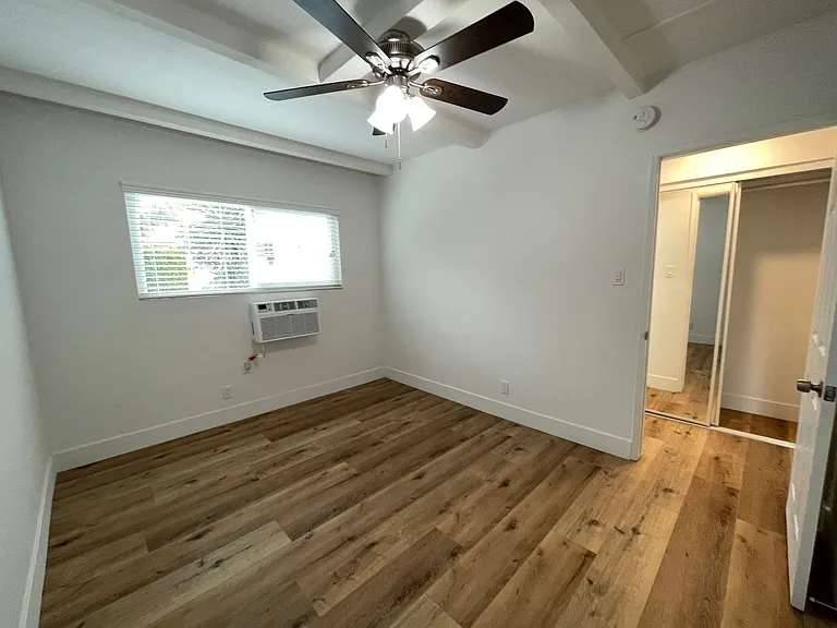 14410 Valerio St — Photo 23