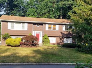 31 Skylark Dr, Spring Valley, NY 10977