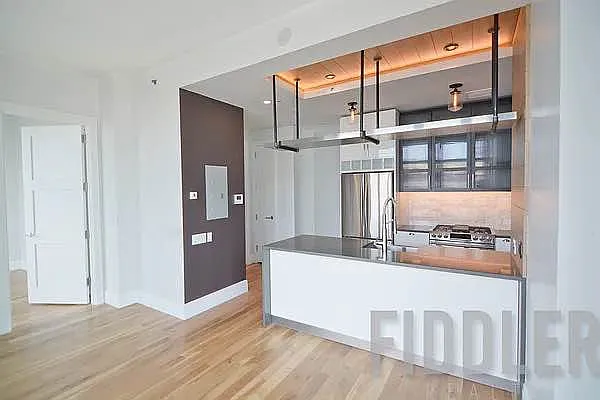 4441 Purves St #310 — Photo 2