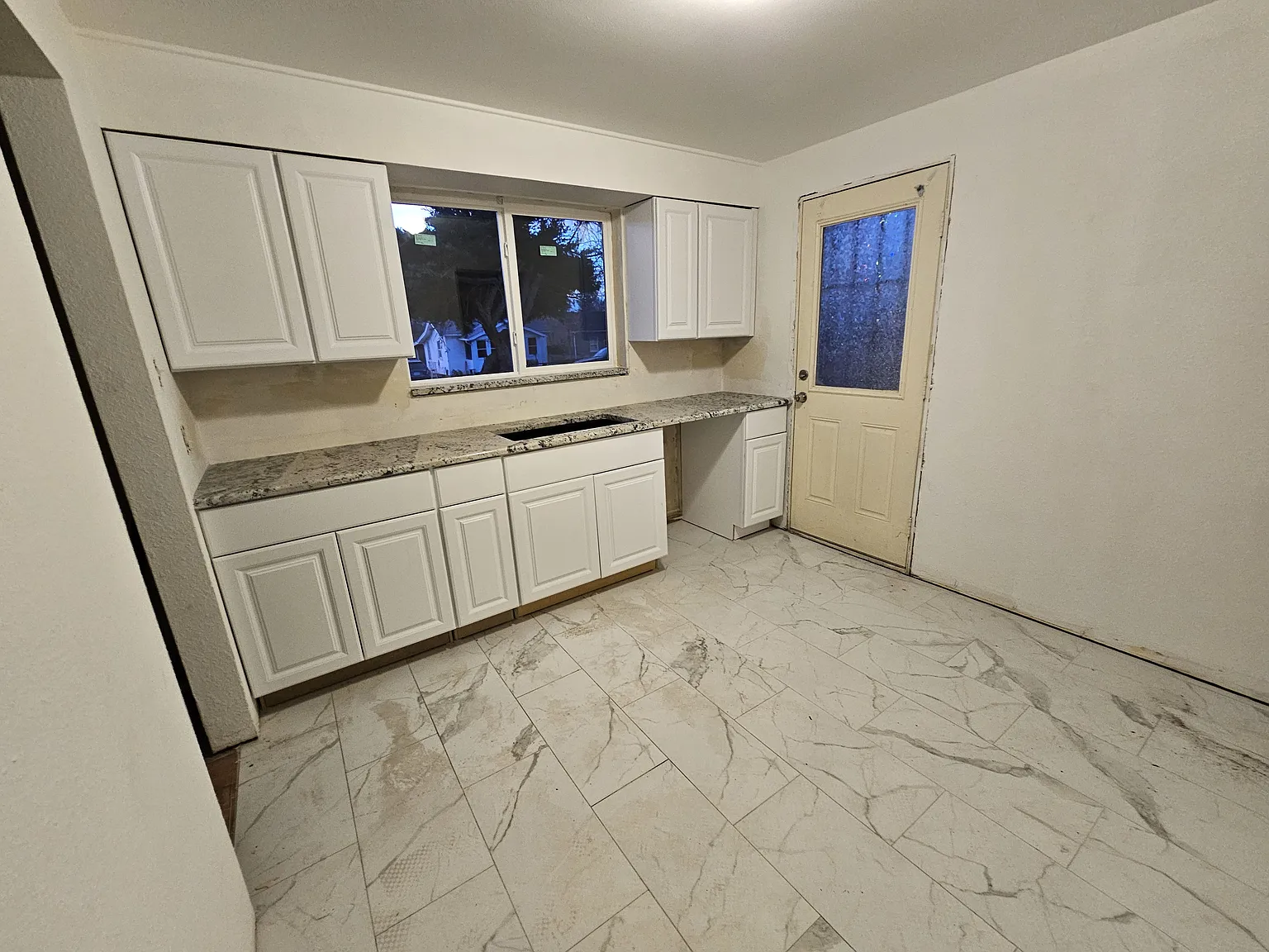 2 bed, 690 sqft, $1,950 — Photo 1