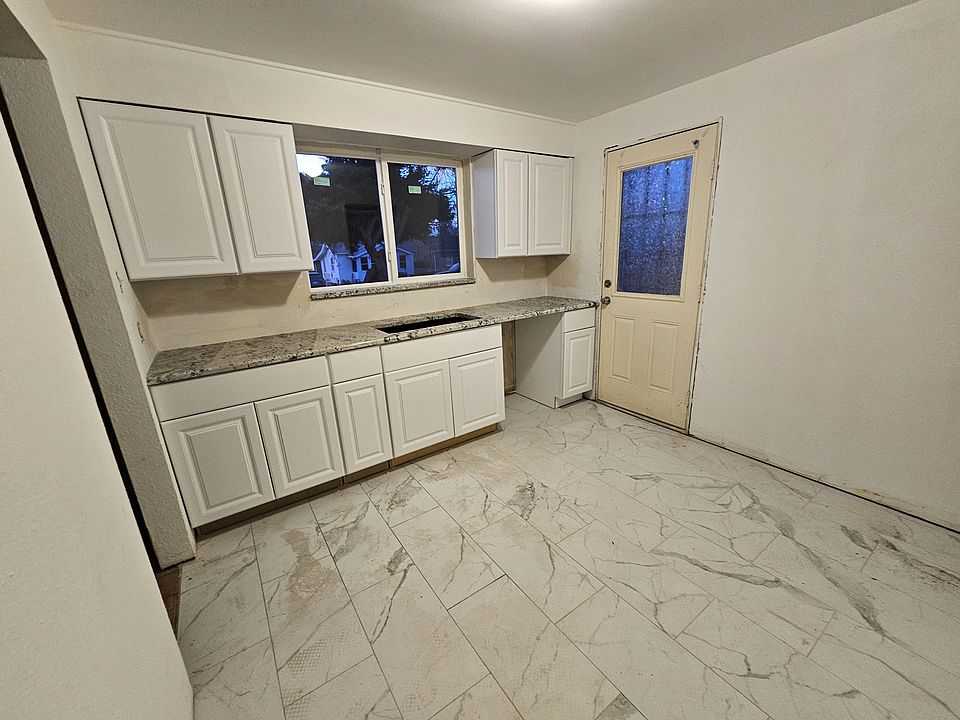 1st image of 1160 Yosemite St