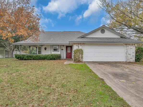 1013 December Dr, Hewitt, TX 76643