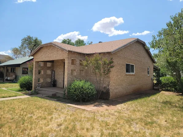 504 Avenue F SE, Childress, TX 79201