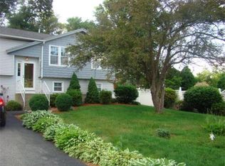 3 Overlook Ave, Burlington, MA 01803