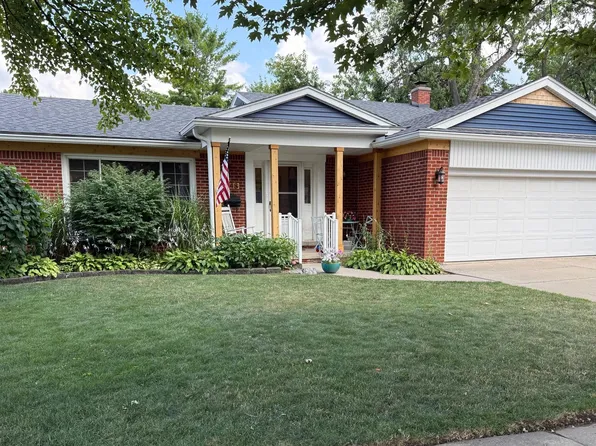 15048 Maplewood Ln, Plymouth, MI 48170