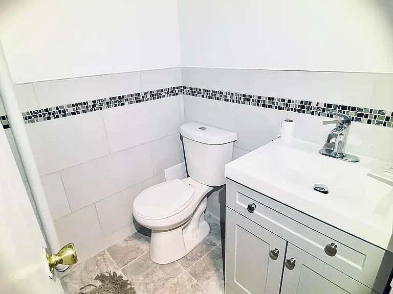 417 E 6th St #16 — Photo 9