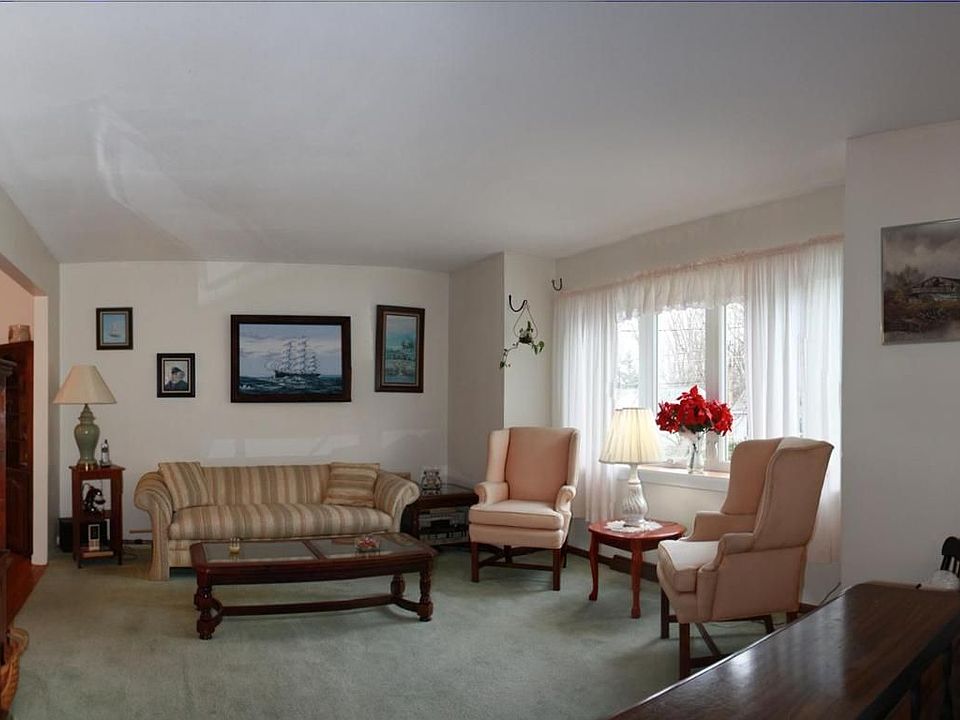 1st image of 22 Birchwood Dr S