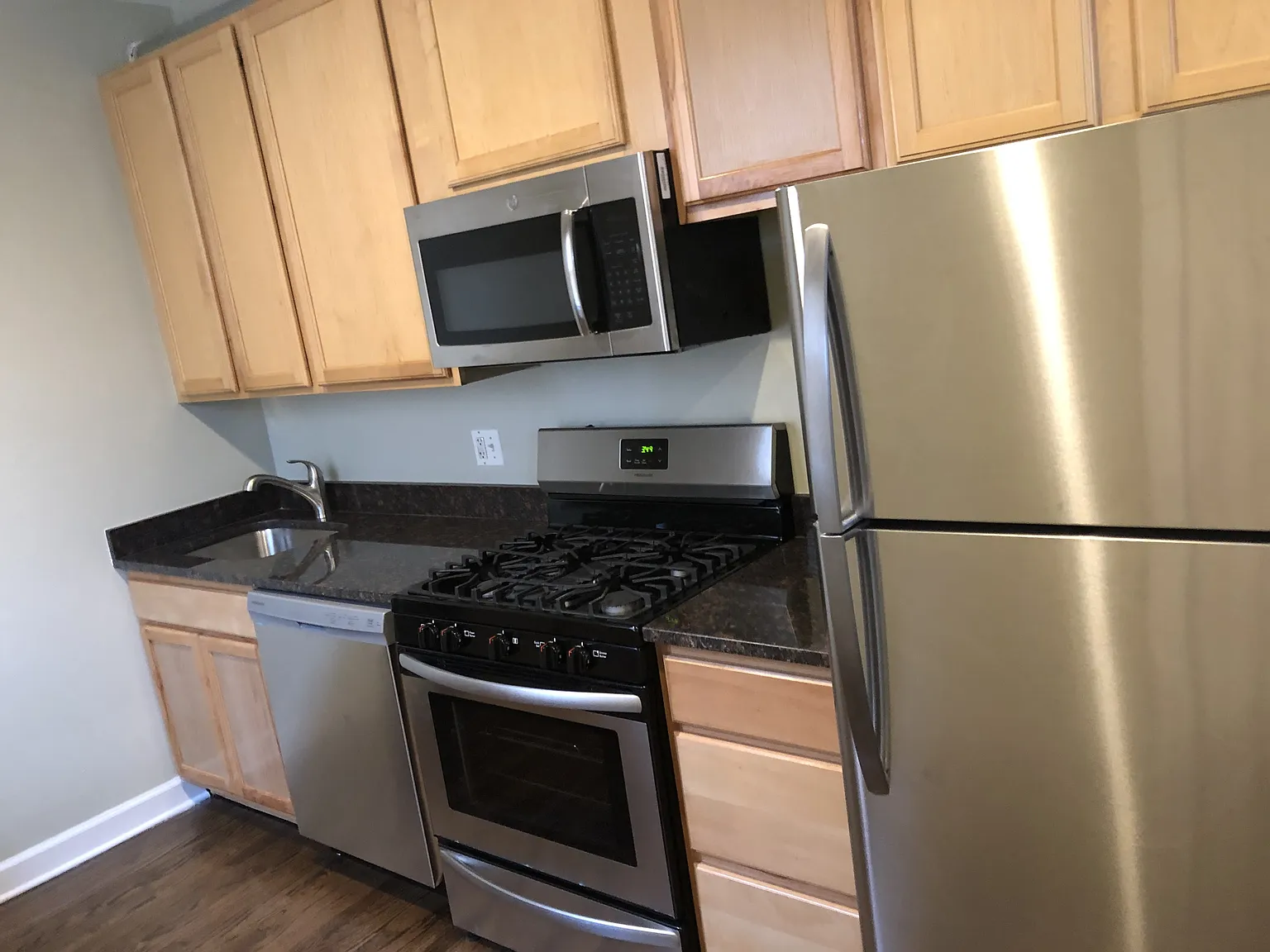 4860 W Armitage ave - 4858 W Armitage ave 2E — Photo 3