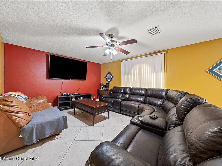 4635 Elena Way — Photo 8