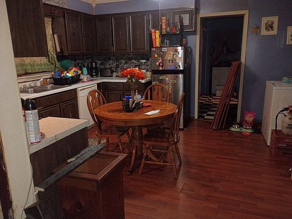 5th image of 207 E Walnut St
