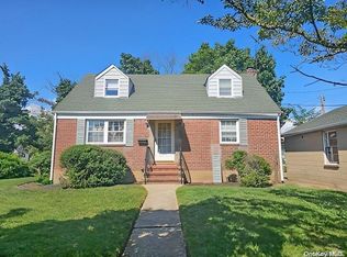 396 Sherbourne Rd, Valley Stream, NY 11580