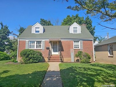396 Sherbourne Road, Valley Stream, NY, 11580
