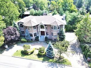 17 Skyline Dr, Englewood Cliffs, NJ 07632