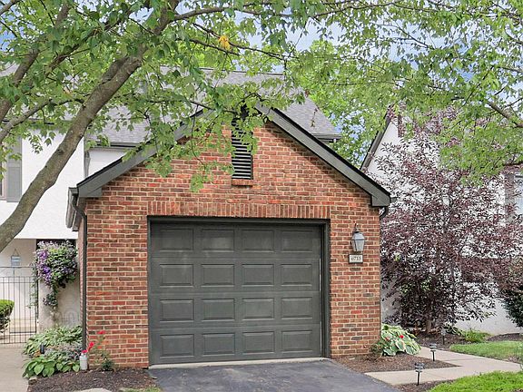 2nd image of 6715 Willow Grove Pl E
