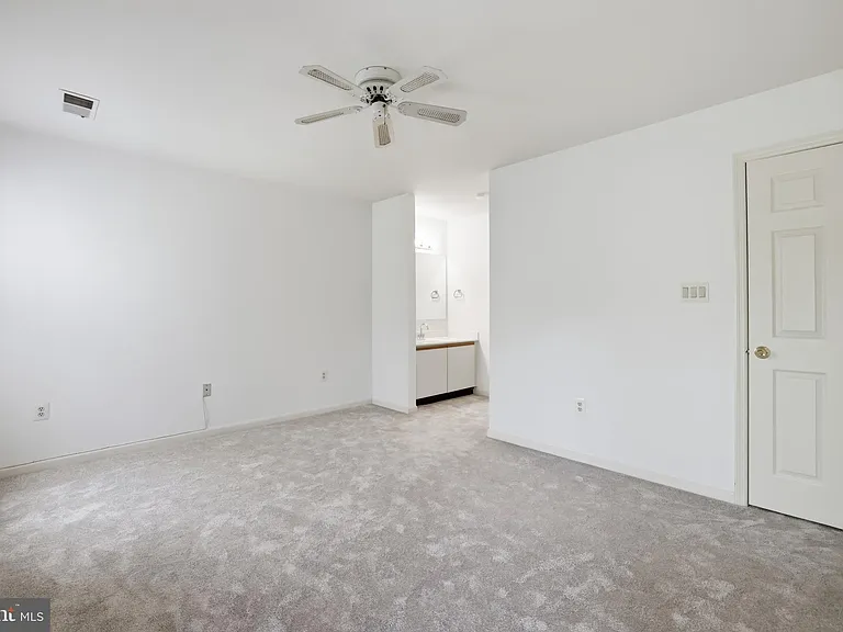 2844 Yarling Ct — Photo 14