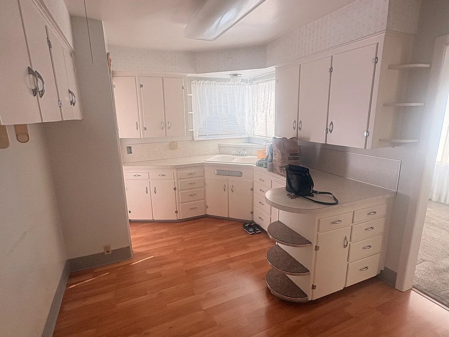 2 bed, 999 sqft, $2,400 — Photo 3
