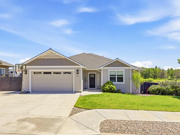 37 Terra Linda Ct, Eagle Point, OR 97524