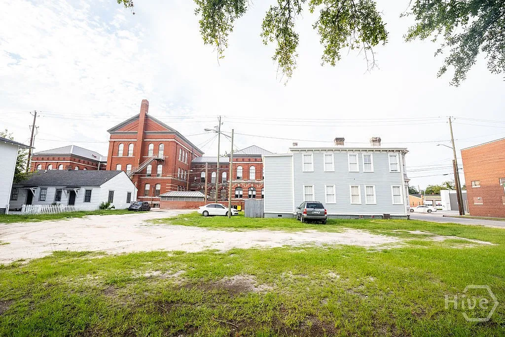 3 bed, 2.0 bath, 1000 sqft, $2,150 — Photo 4