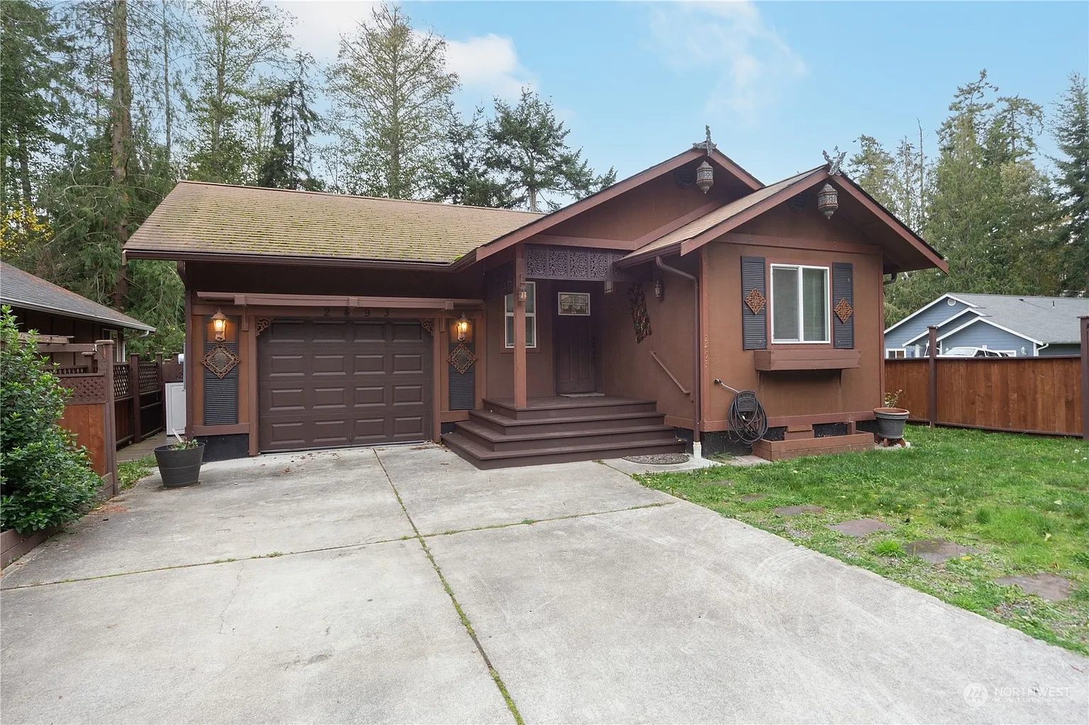 2493 Cliff Street photo 1