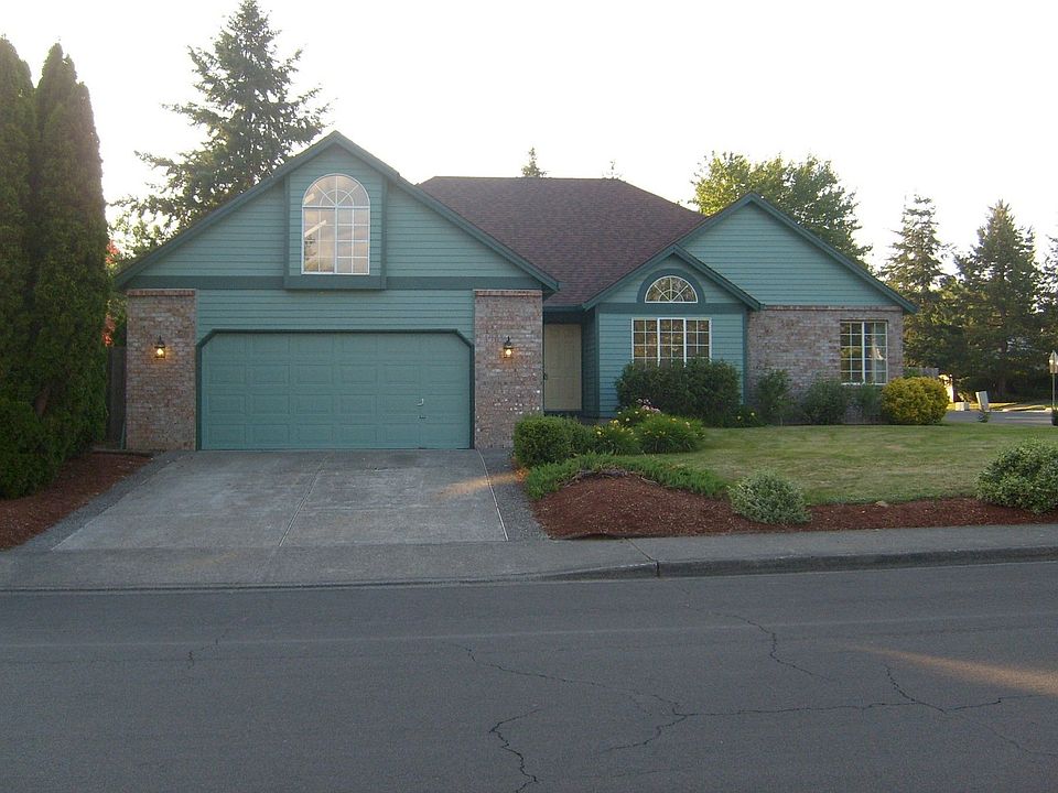 1st image of 593 NE Goldie Dr