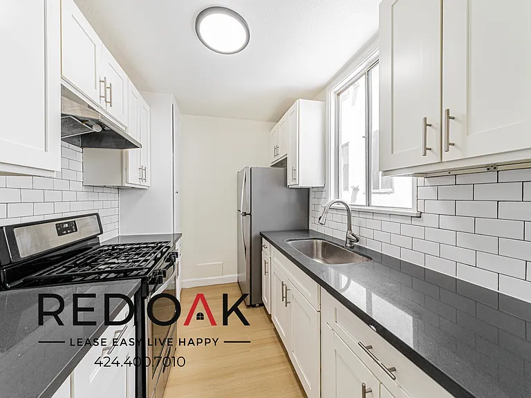 745 S Mariposa Ave #7 — Photo 2