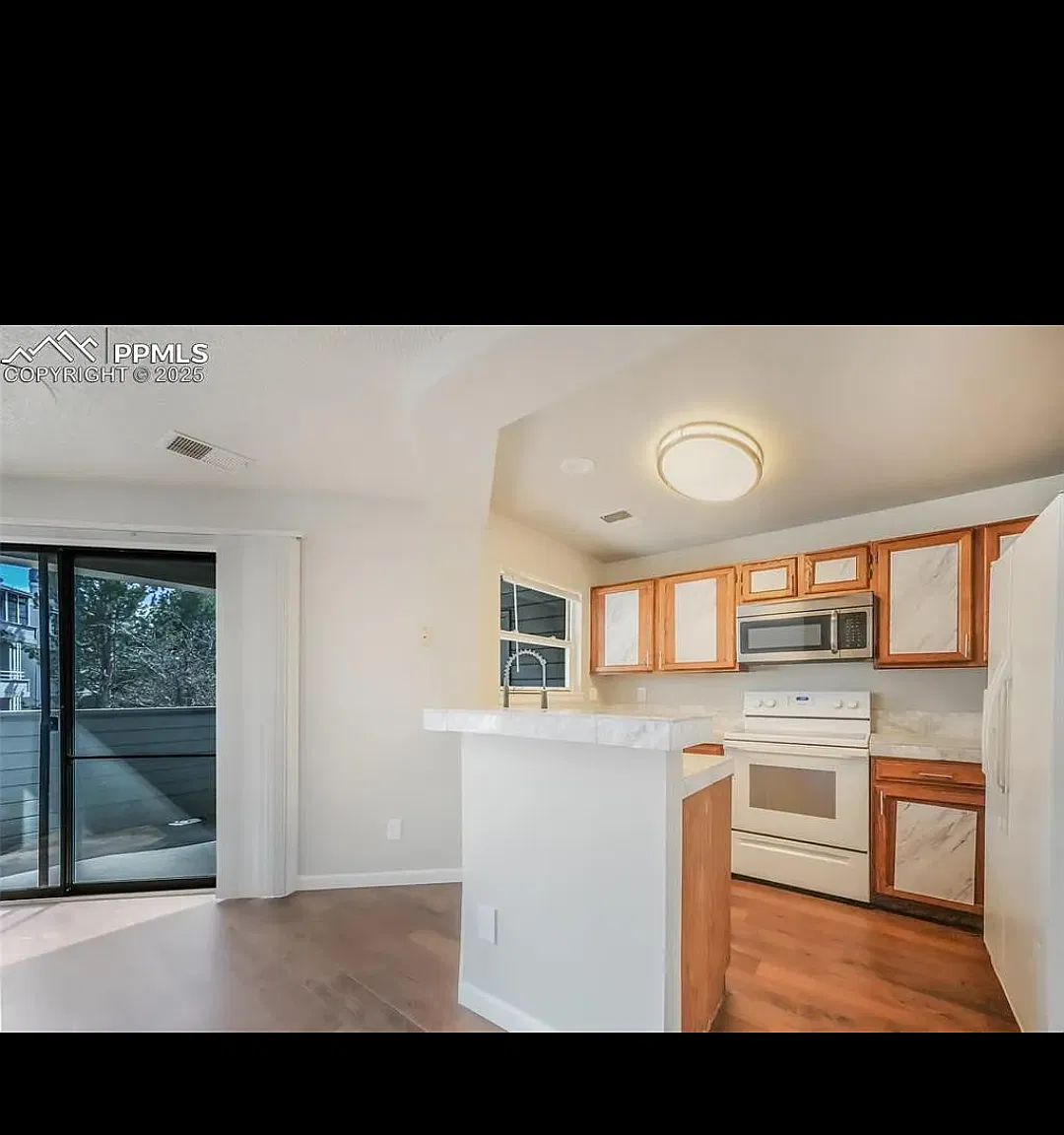 2 bed, 1150 sqft, $1,700 — Photo 4