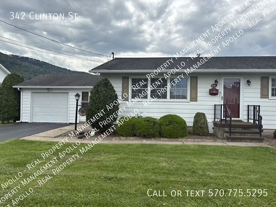 3 bed, 1.0 bath, 1144 sqft, $1,600 — Photo 3