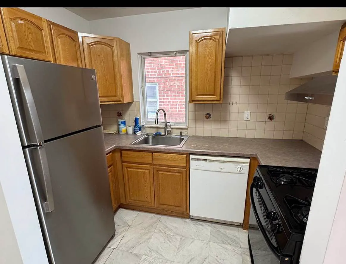 4318 215th Pl — Photo 3