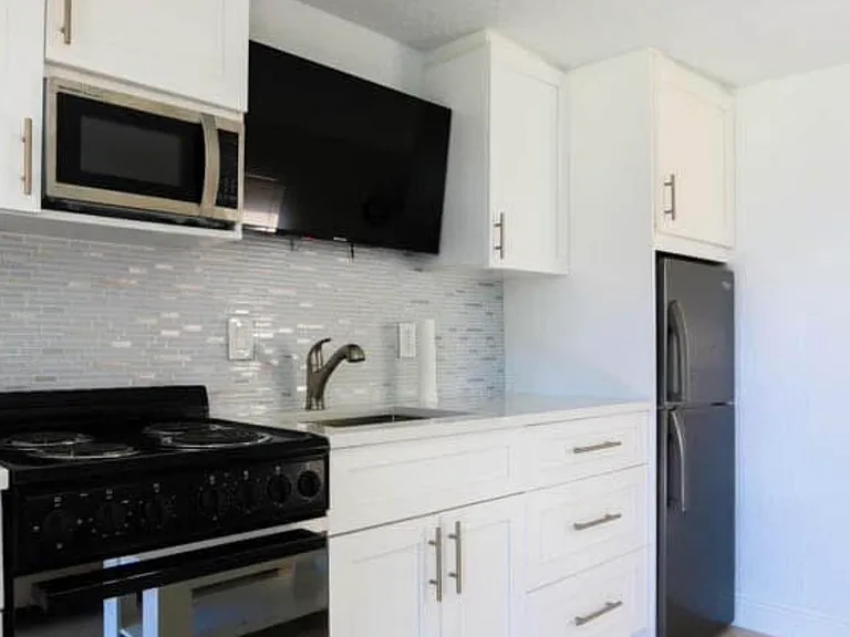 701 SE Bahama Ave #A — Photo 3