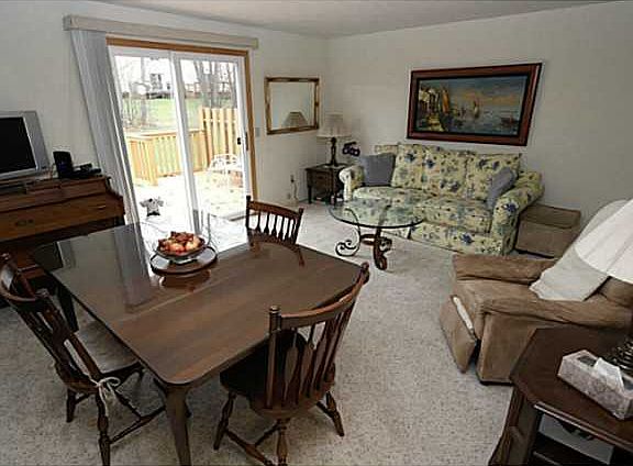 4th image of 139 Courtshire Ln