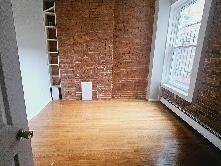 26 Lyon St #1B — Photo 11