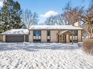 4134 Red Oak Rdg, Minnetonka, MN 55345