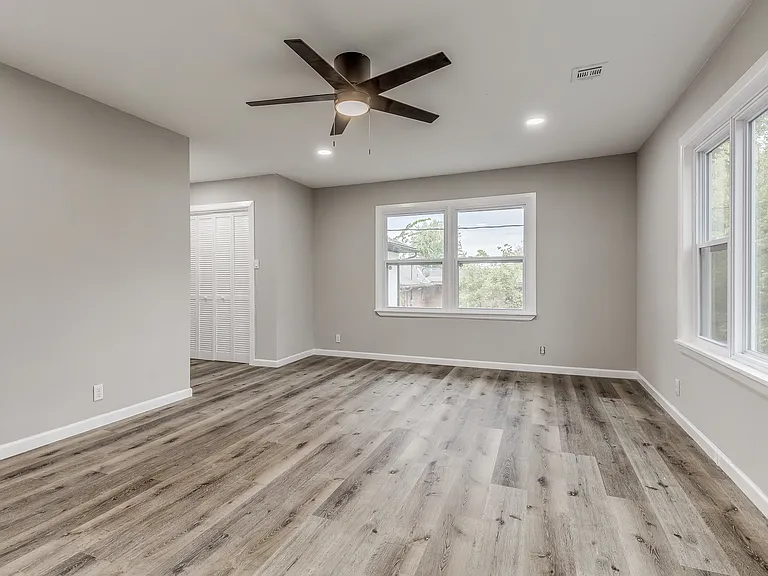 349 SE Rockwood Ave — Photo 23