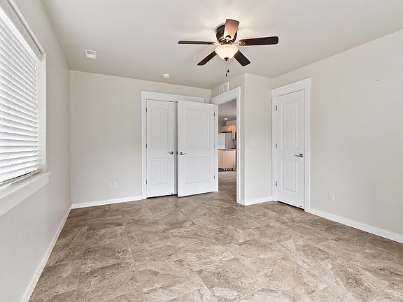 5th image of 1099 W Oak Tree Dr