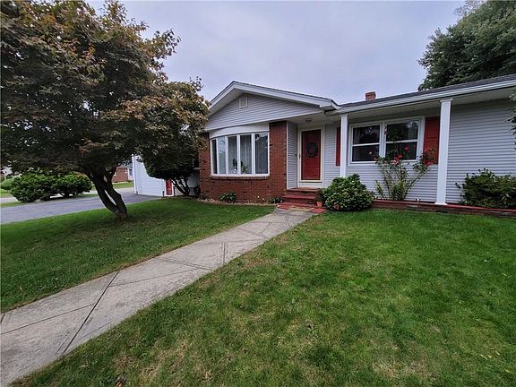 4th image of 6 Carol Ann Dr