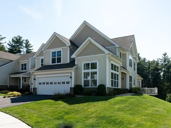 69 Ridgewood Dr, Middlebury, CT 06762