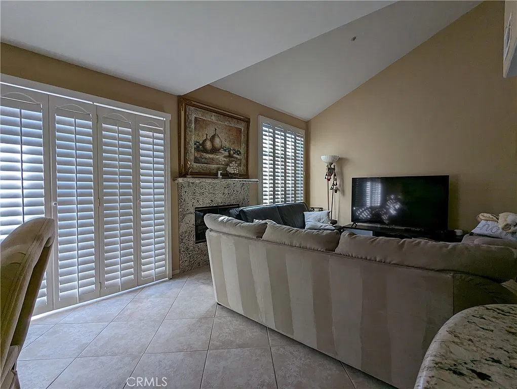 3 bed, 3.5 bath, 1470 sqft, $4,500 — Photo 4