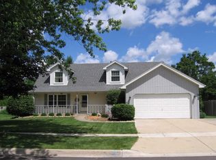 546 Liberty Ave, South Elgin, IL 60177