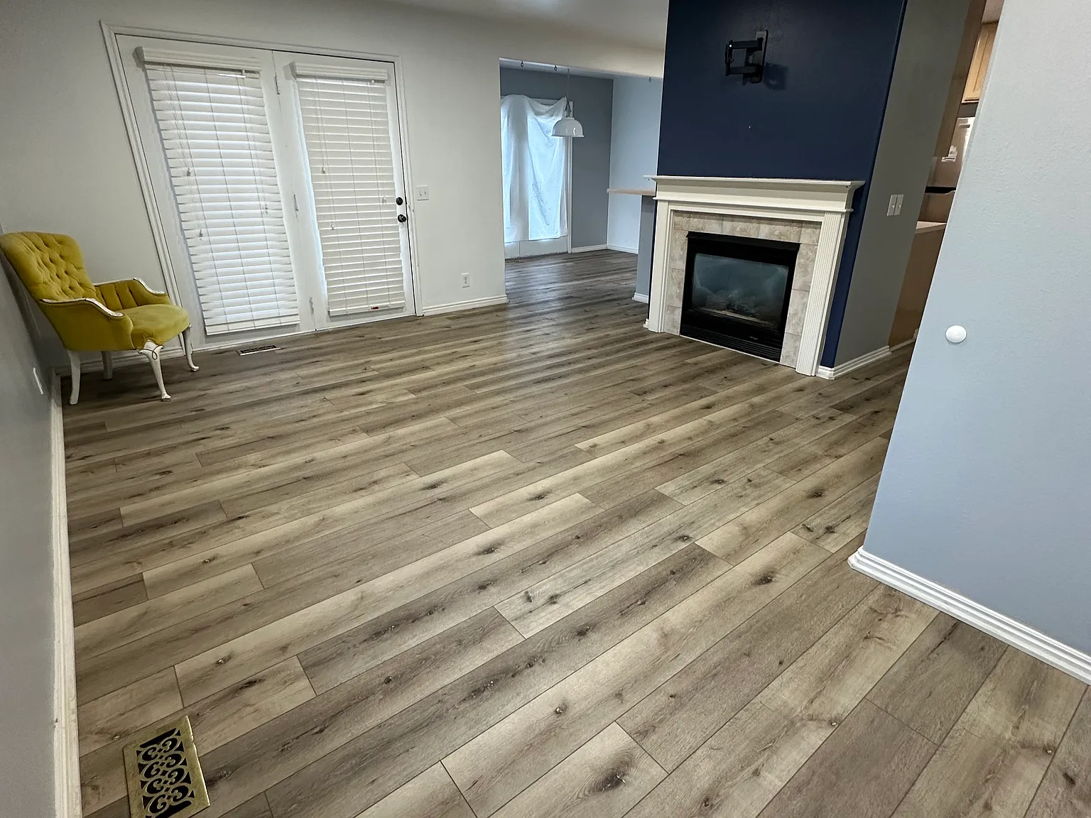 2 bed, 920 sqft, $1,900 — Photo 2