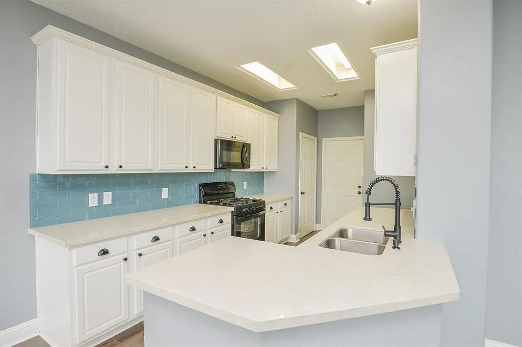 3 bed, 2.5 bath, 1645 sqft, $1,750 — Photo 4